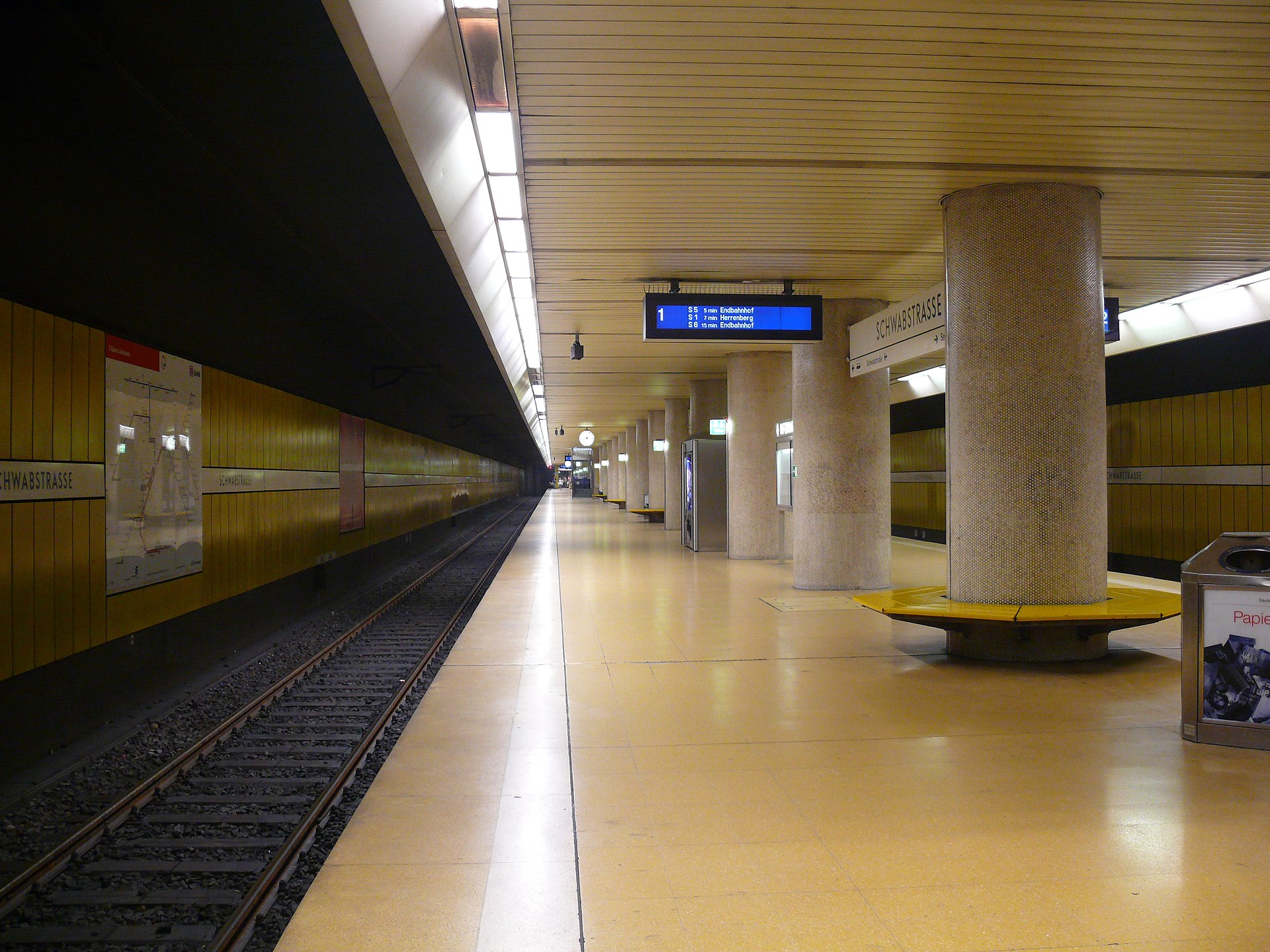 Mehr über den Artikel erfahren Licht Farbe Stuttgart, Revitalisierung unterirdische Personenverkehrsanlagen (uPva)